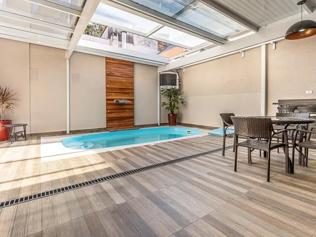 Casa com 144m² 3 quartos e 3 banheiros, à venda, no bairro Campo Comprido em Curitiba