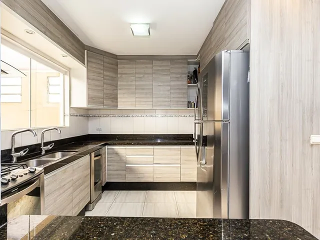 Casa 4 quartos e 4 banheiros, à venda, no bairro Uberaba em Curitiba