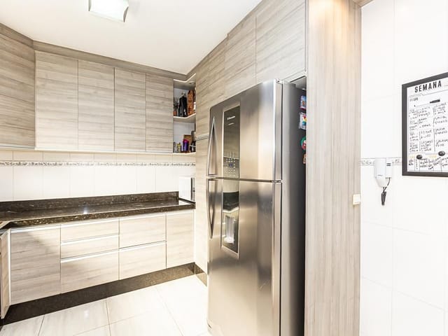 Casa 4 quartos e 4 banheiros, à venda, no bairro Uberaba em Curitiba