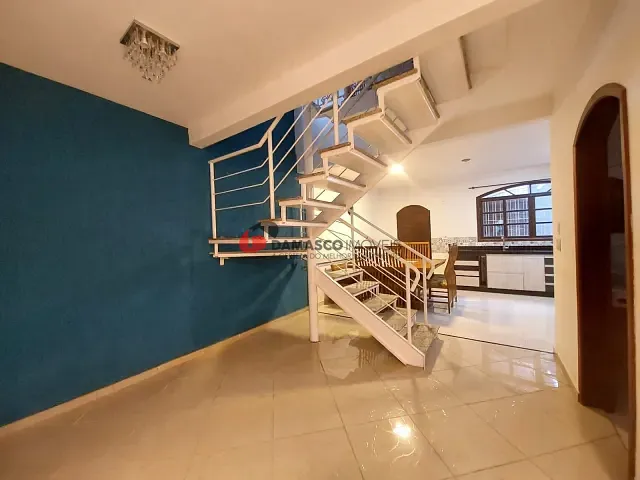 Sobrado com 143m² 5 quartos e 3 banheiros, para alugar, no bairro Osvaldo Cruz em São Caetano do Sul