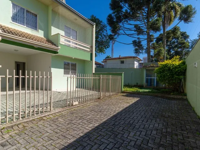 Sobrado 3 quartos e 3 banheiros, à venda, no bairro Campo Comprido em Curitiba