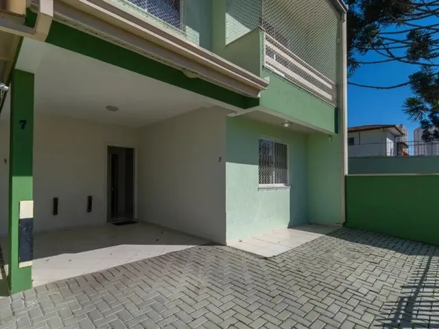 Sobrado 3 quartos e 1 banheiro, à venda, no bairro Campo Comprido em Curitiba