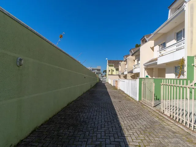 Sobrado 3 quartos e 3 banheiros, à venda, no bairro Campo Comprido em Curitiba