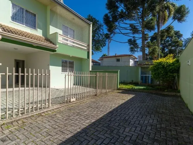 Sobrado 3 quartos e 1 banheiro, à venda, no bairro Campo Comprido em Curitiba