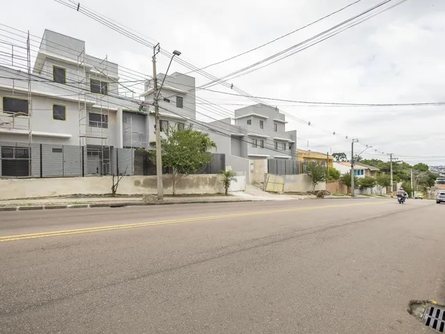 Sobrado 3 quartos e 3 banheiros, à venda, no bairro Hauer em Curitiba