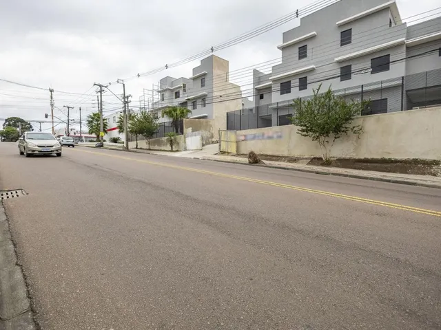 Sobrado 3 quartos e 3 banheiros, à venda, no bairro Hauer em Curitiba