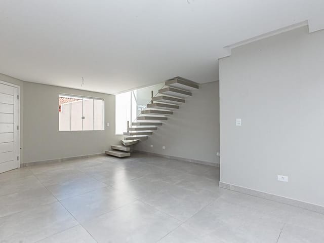 Sobrado com 126m² 3 quartos e 3 banheiros, à venda, no bairro São Braz em Curitiba