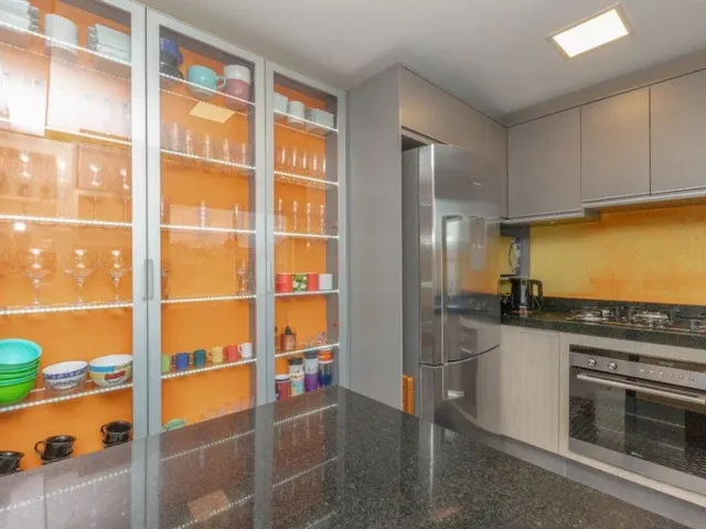 Casa 2 quartos e 3 banheiros, à venda, no bairro Campo Comprido em Curitiba
