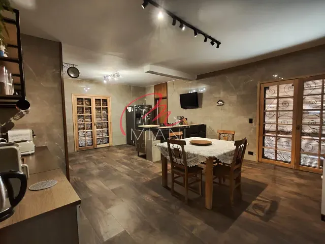 Sobrado com 670m² 6 quartos e 8 banheiros, para alugar, no bairro Jardim Bonfiglioli em São Paulo