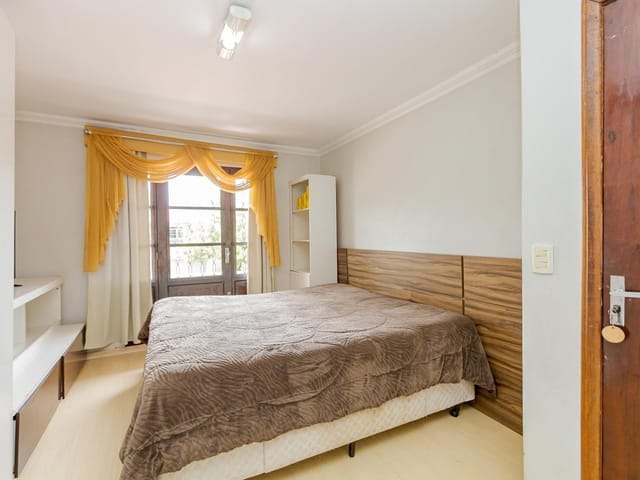 Sobrado com 114m² 3 quartos e 3 banheiros, à venda, no bairro Guaira em Curitiba