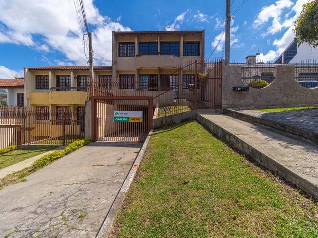 Sobrado 3 quartos e 2 banheiros, para alugar, no bairro Lindóia em Curitiba