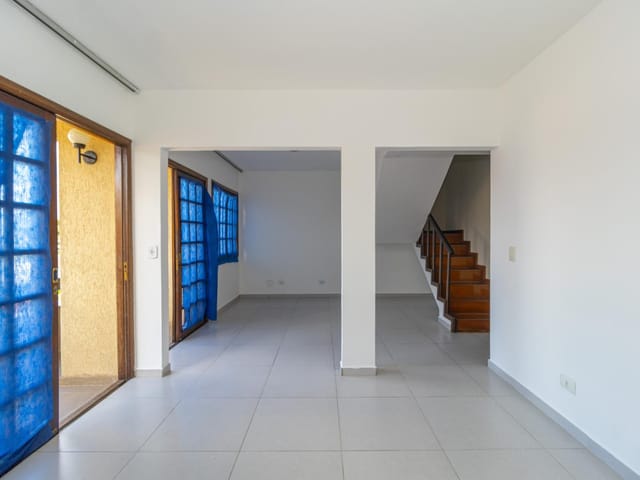 Sobrado 3 quartos e 2 banheiros, para alugar, no bairro Lindóia em Curitiba