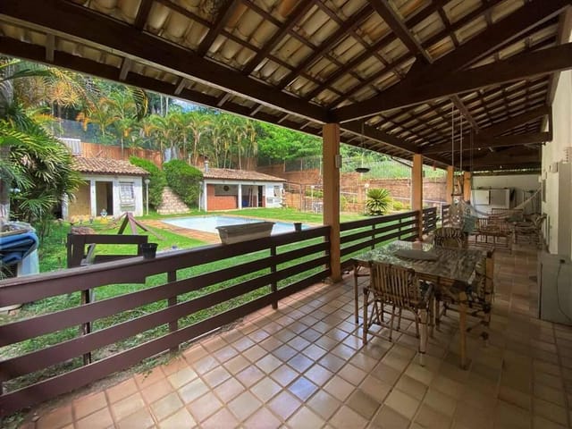Sobrado com 1326m² 4 quartos e 5 banheiros, à venda ou para alugar, no bairro Chácara dos Junqueiras em Carapicuíba