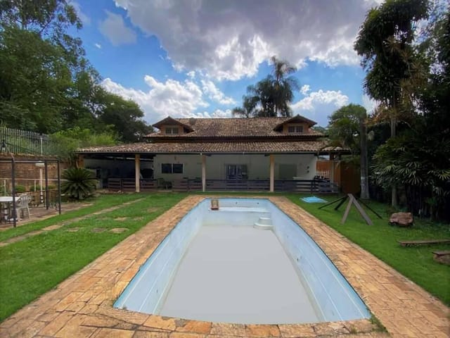 Sobrado com 1326m² 4 quartos e 5 banheiros, à venda ou para alugar, no bairro Chácara dos Junqueiras em Carapicuíba