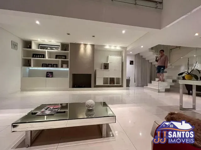 Sobrado com 586m² 4 quartos e 7 banheiros, à venda ou para alugar, no bairro Vila Bertioga em São Paulo