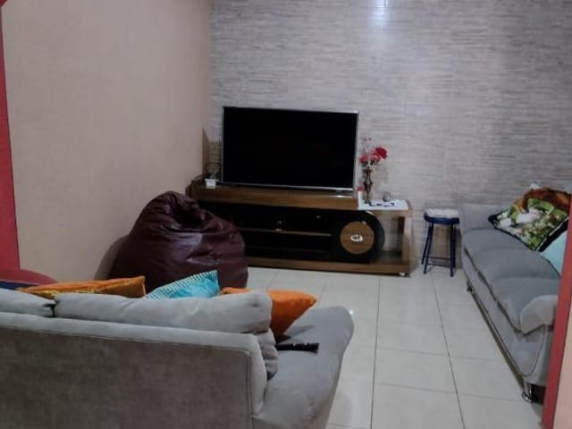 Sobrado com 265m² 6 quartos e 4 banheiros, à venda, no bairro Jardim Margarida em Taboão da Serra