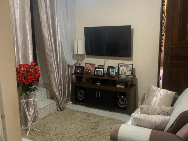 Sobrado com 265m² 6 quartos e 4 banheiros, à venda, no bairro Jardim Margarida em Taboão da Serra