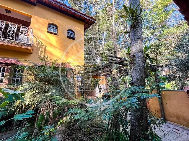 Sobrado com 350m² 3 quartos e 2 banheiros, à venda, no bairro Jardim das Palmeiras (Zona Sul) em São Paulo