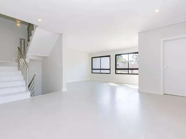 Sobrado com 192m² 3 quartos e 4 banheiros, à venda, no bairro Santa Felicidade em Curitiba
