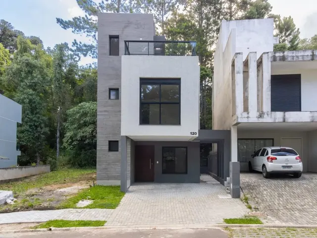 Sobrado com 121m² 3 quartos e 3 banheiros, à venda, no bairro Santa Cândida em Curitiba