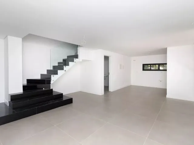 Sobrado com 121m² 3 quartos e 3 banheiros, à venda, no bairro Santa Cândida em Curitiba
