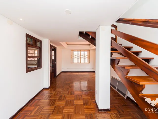Sobrado com 119m² 3 quartos e 4 banheiros, à venda, no bairro Orleans em Curitiba