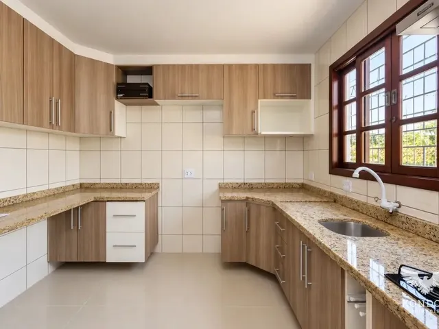 Sobrado 3 quartos e 3 banheiros, à venda, no bairro Santa Felicidade em Curitiba