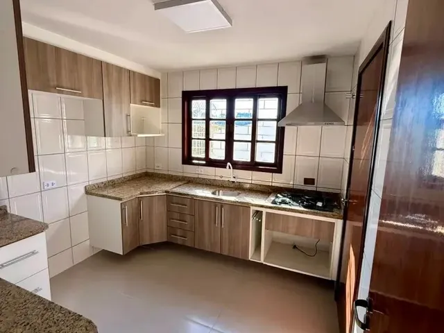 Sobrado 3 quartos e 3 banheiros, à venda, no bairro Santa Felicidade em Curitiba