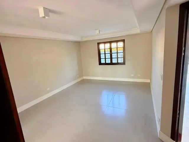 Sobrado 3 quartos e 3 banheiros, à venda, no bairro Santa Felicidade em Curitiba