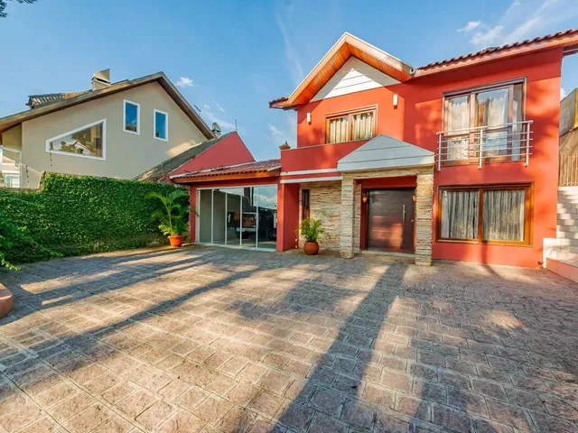 Casa com 816m² 3 quartos e 6 banheiros, à venda, no bairro Abranches em Curitiba