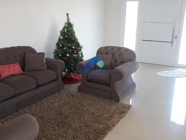 Sobrado com 250m² 3 quartos e 1 banheiro, à venda, no bairro Villa Branca em Jacareí