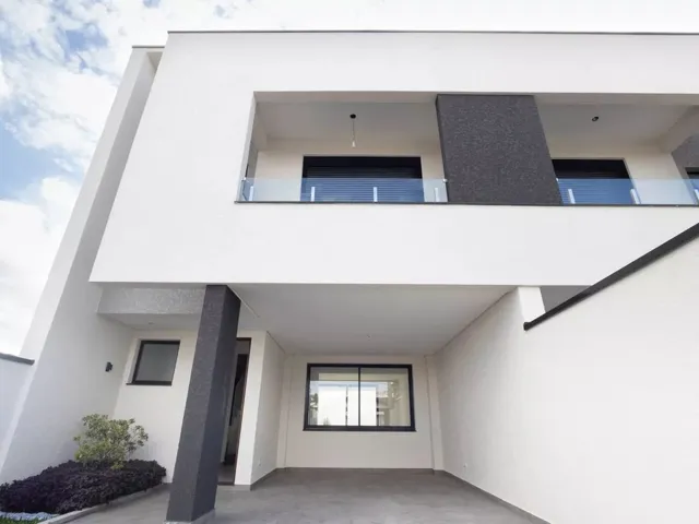 Sobrado com 150m² 3 quartos e 3 banheiros, à venda, no bairro Santo Inácio em Curitiba