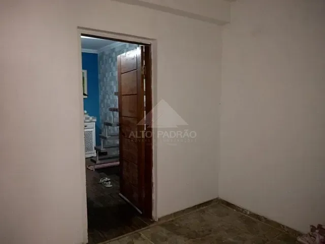 Sobrado com 400m² 2 quartos e 1 banheiro, à venda, no bairro Vila Assis Brasil em Mauá