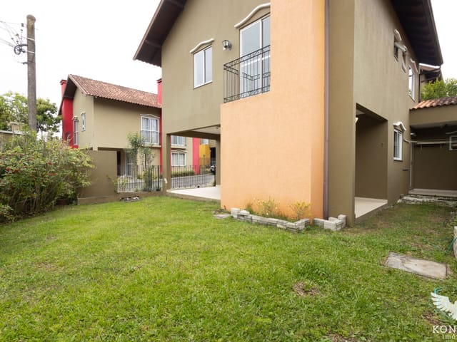 Sobrado 3 quartos e 3 banheiros, para alugar, no bairro Santa Felicidade em Curitiba