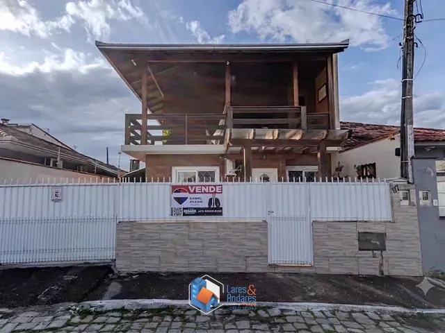 Sobrado com 134m² 3 quartos e 2 banheiros, à venda, no bairro Centro em Camboriú