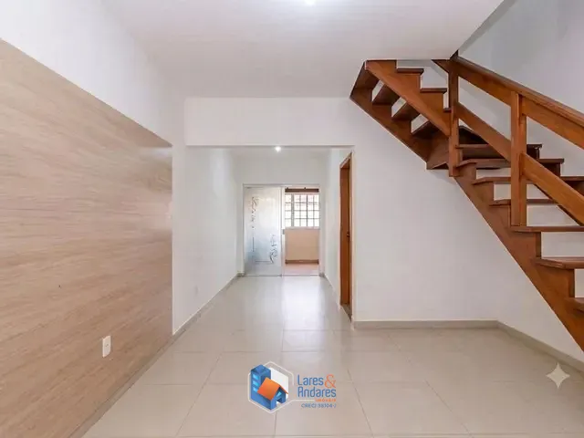 Sobrado com 134m² 3 quartos e 2 banheiros, à venda, no bairro Centro em Camboriú