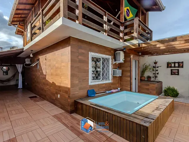 Sobrado com 134m² 3 quartos e 2 banheiros, à venda, no bairro Centro em Camboriú