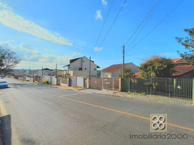 Sobrado 3 quartos e 2 banheiros, para alugar, no bairro Pilarzinho em Curitiba