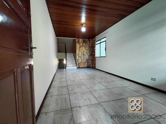 Sobrado 3 quartos e 2 banheiros, para alugar, no bairro Pilarzinho em Curitiba