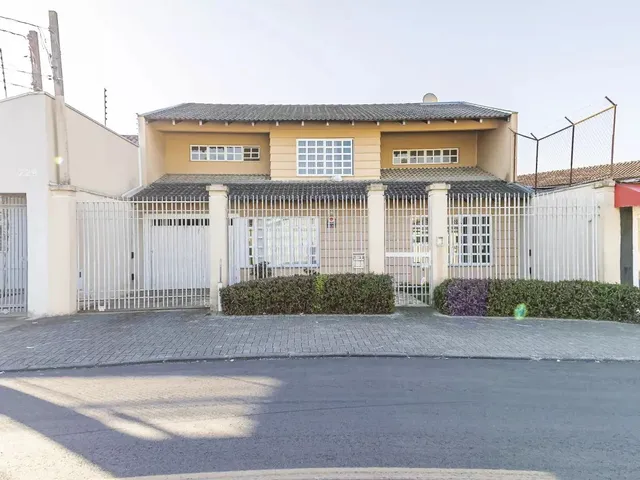 Sobrado 3 quartos e 4 banheiros, à venda, no bairro Guaíra em Curitiba