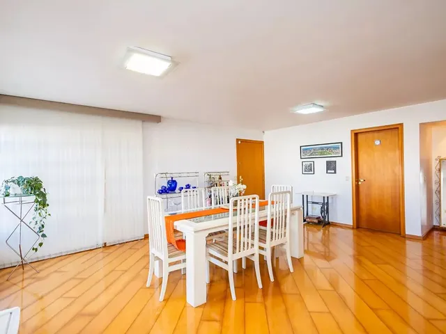 Sobrado 3 quartos e 4 banheiros, à venda, no bairro Guaíra em Curitiba
