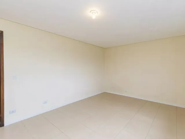 Sobrado 2 quartos e 1 banheiro, à venda, no bairro Vila Fuck em Piraquara