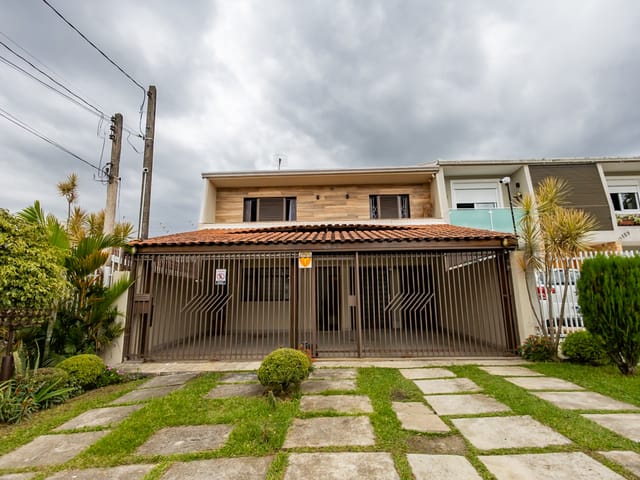 Sobrado 3 quartos e 3 banheiros, à venda, no bairro Tingui em Curitiba