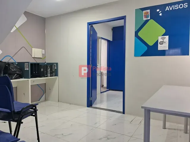 Sobrado com 140m², para alugar, no bairro Parque Colonial em São Paulo