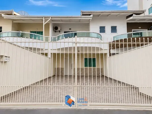 Sobrado com 98m² 3 quartos e 3 banheiros, à venda, no bairro Santa Regina em Camboriú