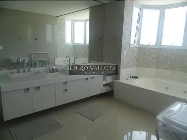 Sobrado com 1000m² 5 quartos e 1 banheiro, à venda, no bairro Acapulco em Guarujá