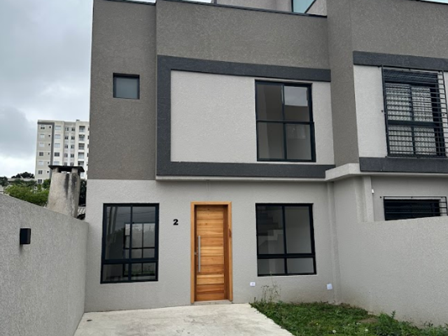 Sobrado 3 quartos e 3 banheiros, à venda, no bairro Lindóia em Curitiba