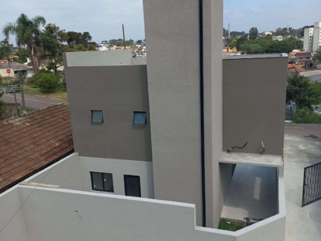 Sobrado 3 quartos e 3 banheiros, à venda, no bairro Lindóia em Curitiba