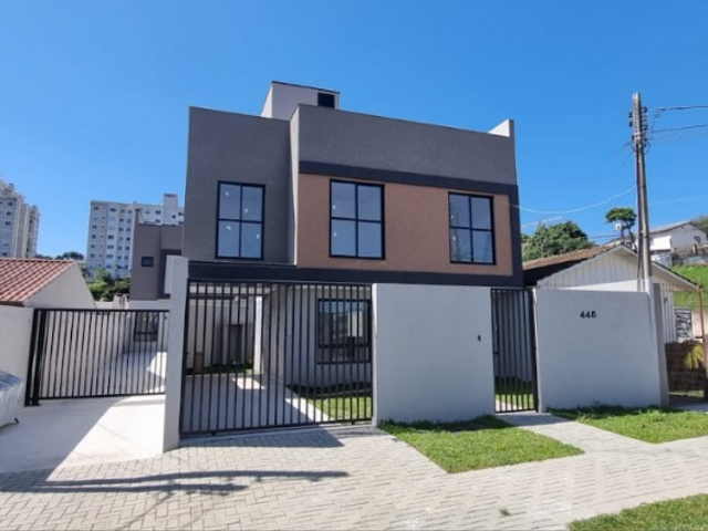 Sobrado 3 quartos e 3 banheiros, à venda, no bairro Lindóia em Curitiba