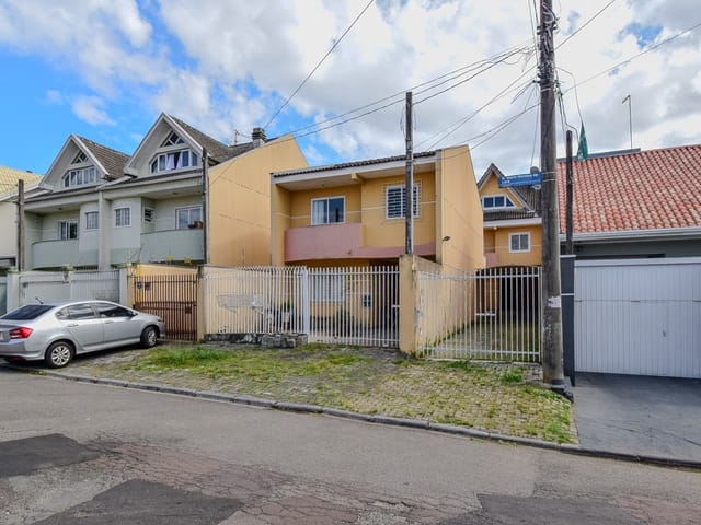 Sobrado 4 quartos e 4 banheiros, à venda, no bairro Uberaba em Curitiba